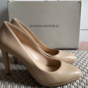 Banana Republic Kelsey Pumps in Dune